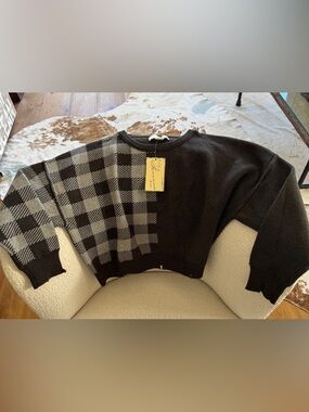Vintage Havana Black/check Cropped Sweater w/frayed edging. Small. NWT.